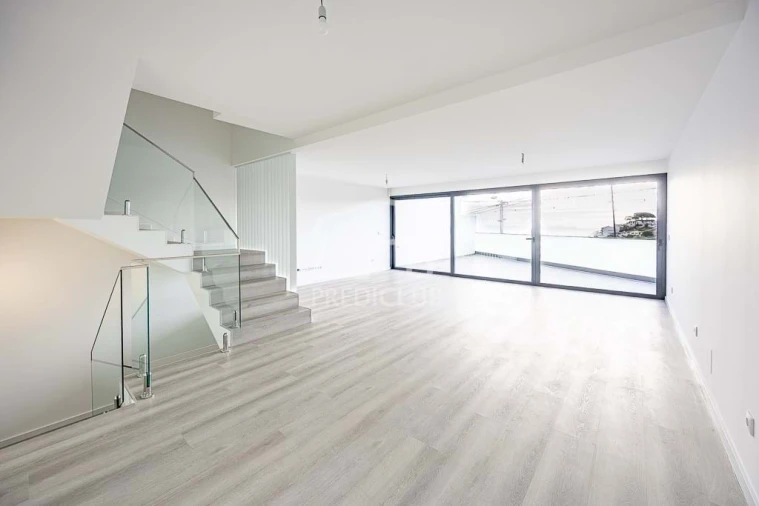 Moradia T3 para Venda em Santo Antonio Foto 4