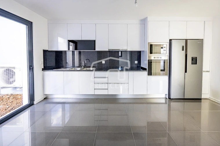 Moradia T3 para Venda em Santo Antonio Foto 3