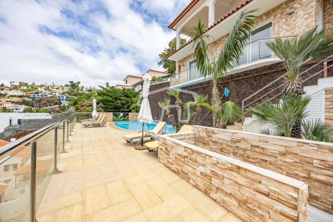 Moradia T6 para Venda em Caniço Foto 48