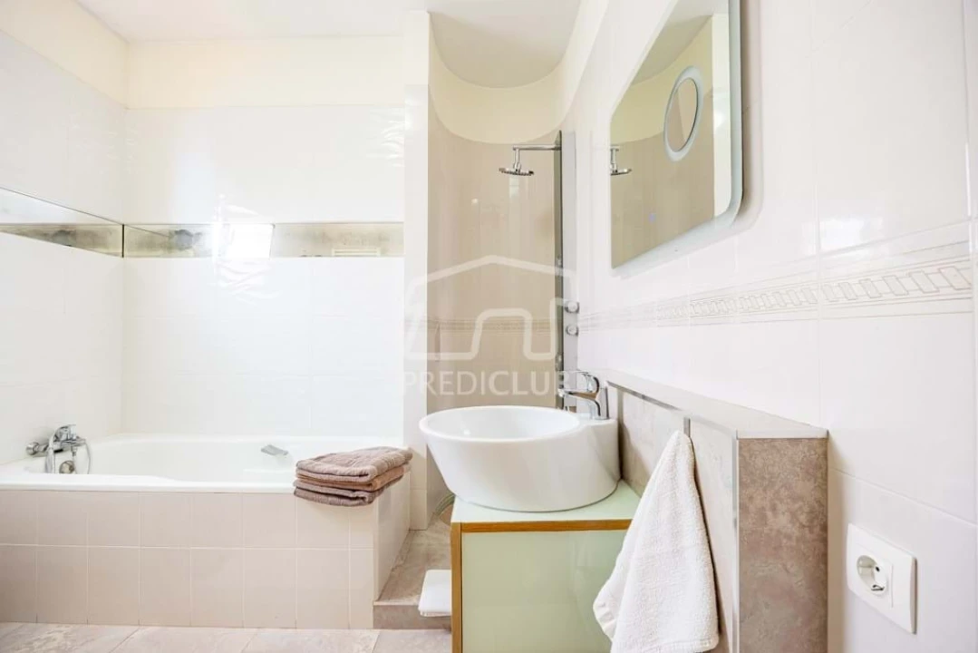 Moradia T6 para Venda em Caniço Foto 17