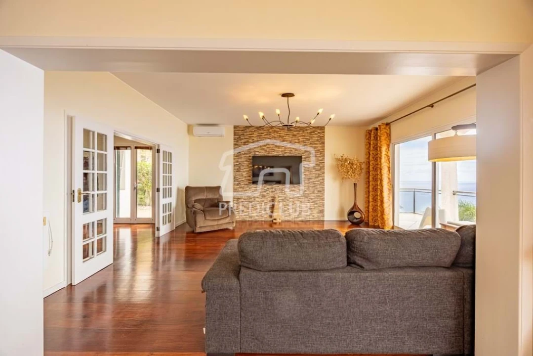 Moradia T6 para Venda em Caniço Foto 31