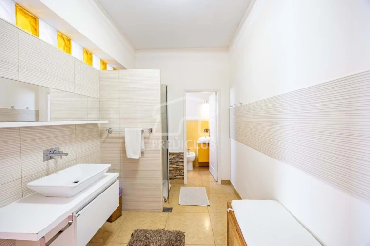 Moradia T6 para Venda em Caniço Foto 64