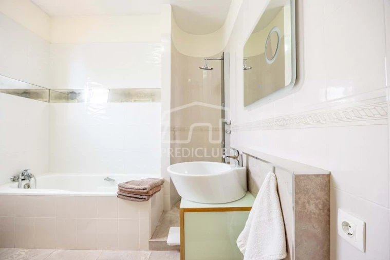 Moradia T6 para Venda em Caniço Foto 17