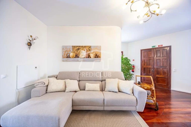 Moradia T6 para Venda em Caniço Foto 4