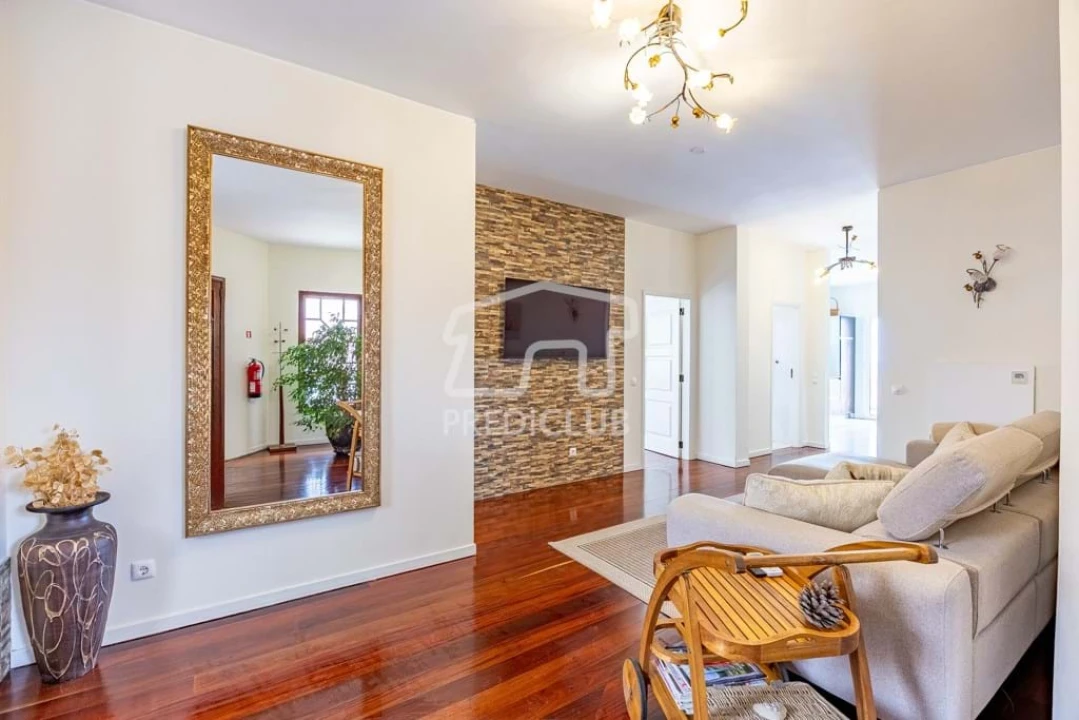 Moradia T6 para Venda em Caniço Foto 5