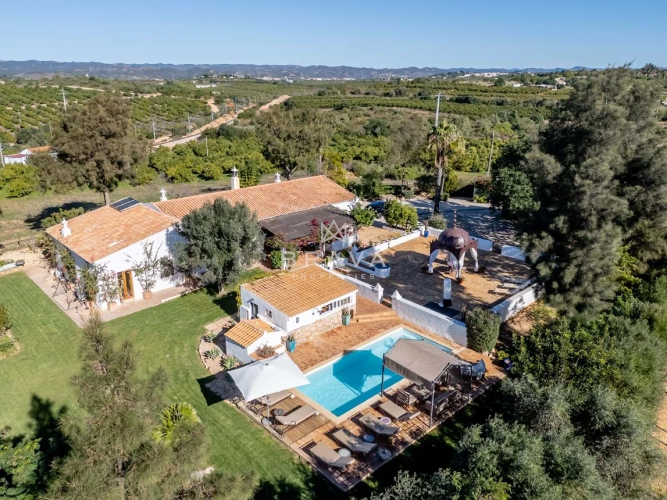 Moradia T5 para Venda em Estômbar e Parchal Foto 1