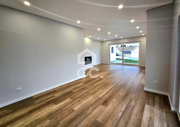 Moradia T3 para Venda em Santo Isidoro Foto 16