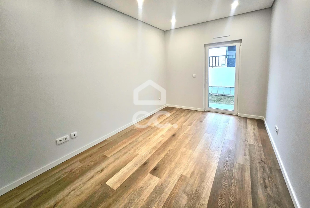 Moradia T4 para Venda em Santo Isidoro Foto 5