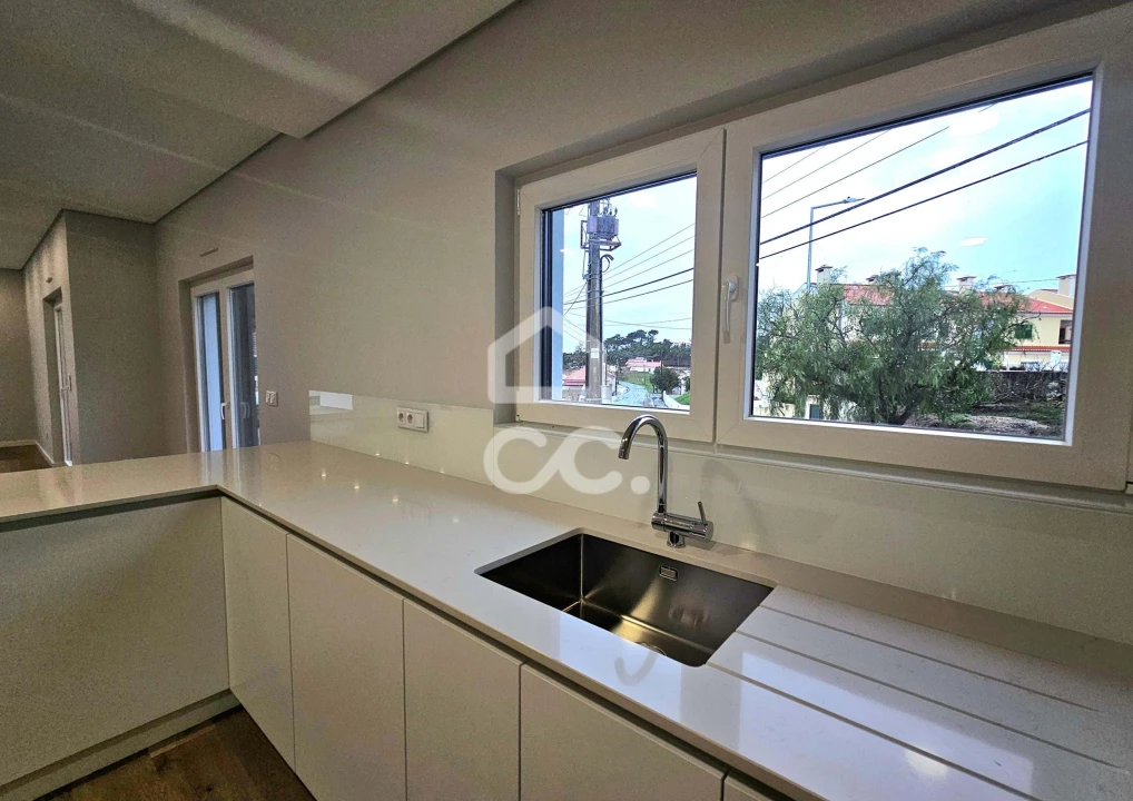 Moradia T4 para Venda em Santo Isidoro Foto 11