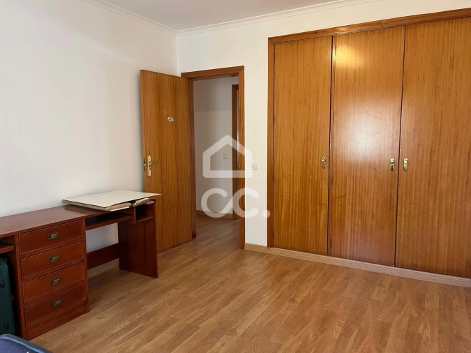 Apartamento T3 para Venda em Santo António dos Cavaleiros e Frielas Foto 13