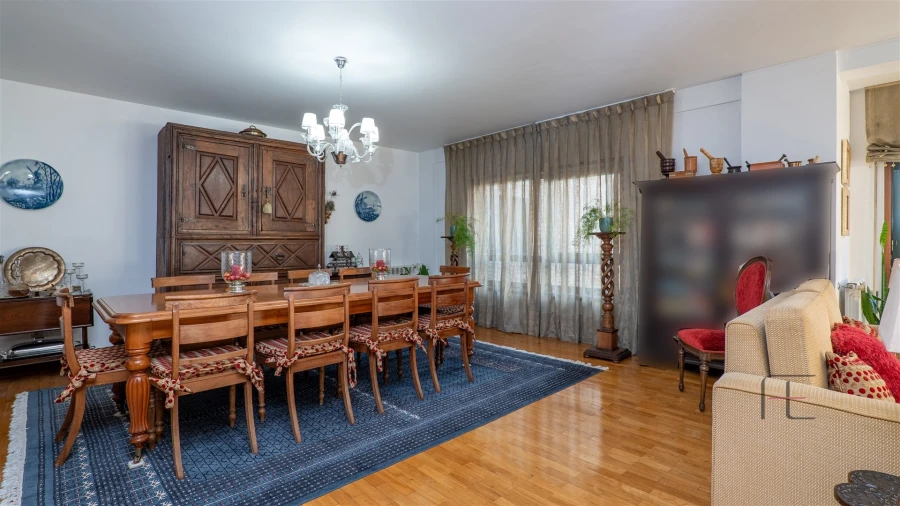 Apartamento T5 para Venda em São Mamede de Infesta e Senhora da Hora Foto 2