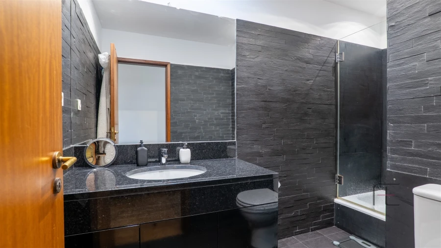 Apartamento T5 para Venda em São Mamede de Infesta e Senhora da Hora Foto 28