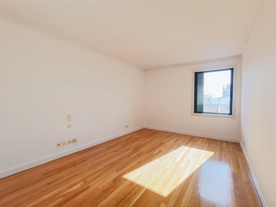Apartamento T3 para Arrendamento em Santo António Foto 20