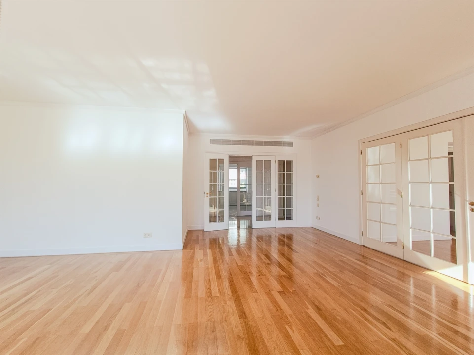 Apartamento T3 para Arrendamento em Santo António Foto 26