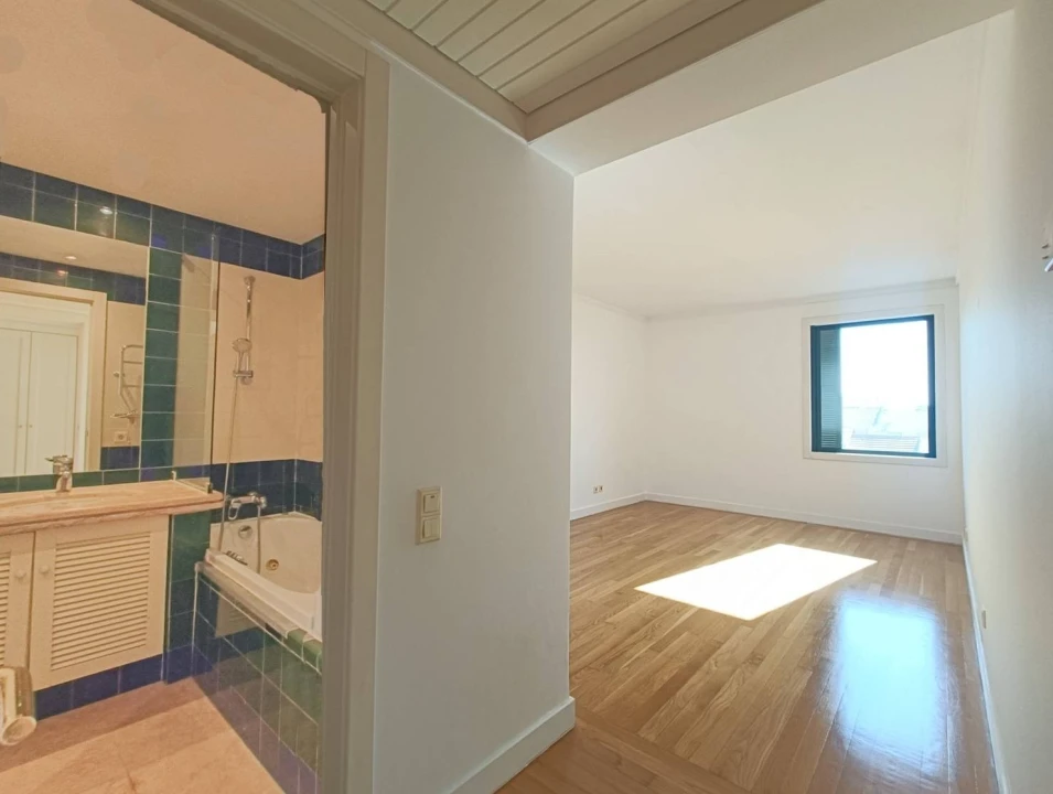 Apartamento T3 para Arrendamento em Santo António Foto 14