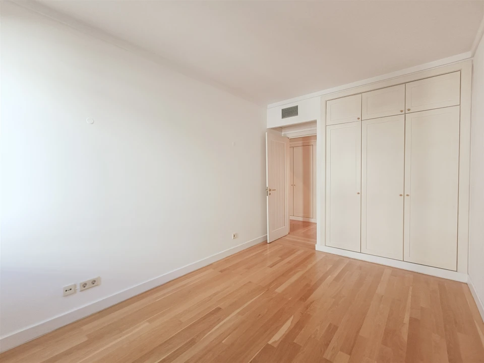 Apartamento T3 para Arrendamento em Santo António Foto 23