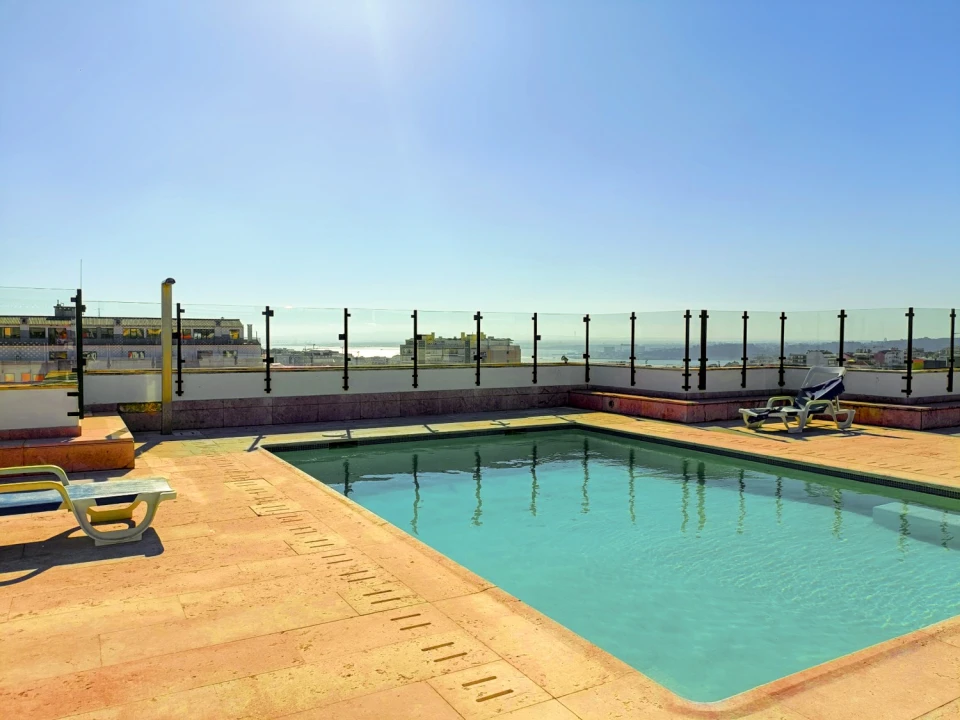 Apartamento T3 para Arrendamento em Santo António Foto 3