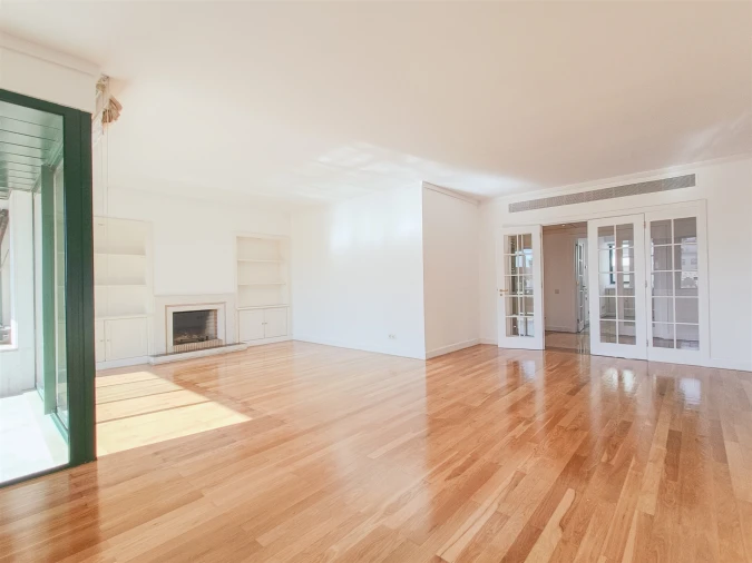 Apartamento T3 para Arrendamento em Santo António Foto 27