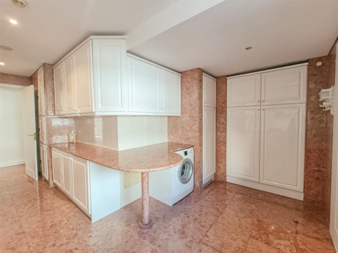 Apartamento T3 para Arrendamento em Santo António Foto 13