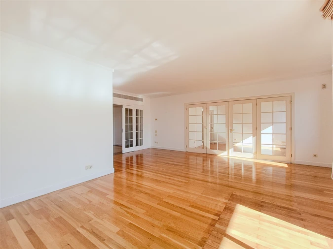 Apartamento T3 para Arrendamento em Santo António Foto 28