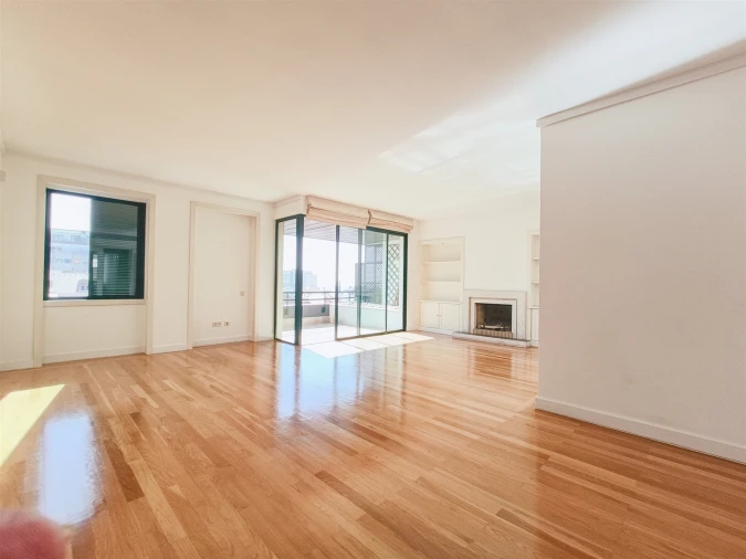 Apartamento T3 para Arrendamento em Santo António Foto 25