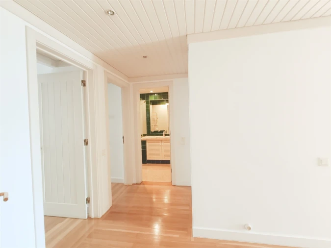 Apartamento T3 para Arrendamento em Santo António Foto 17