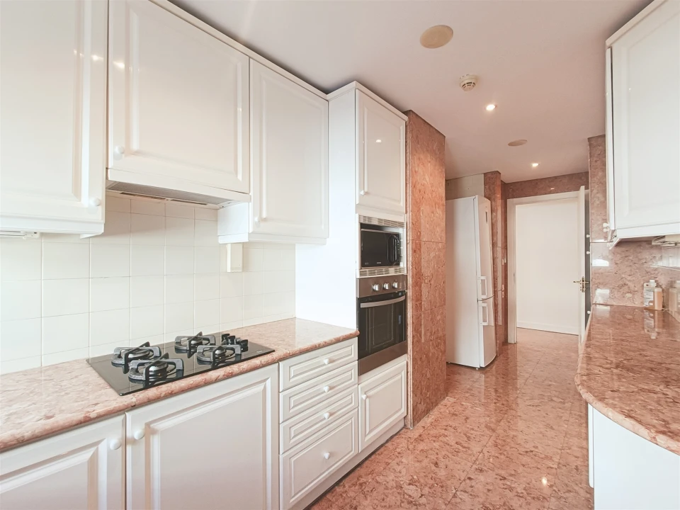 Apartamento T3 para Arrendamento em Santo António Foto 12