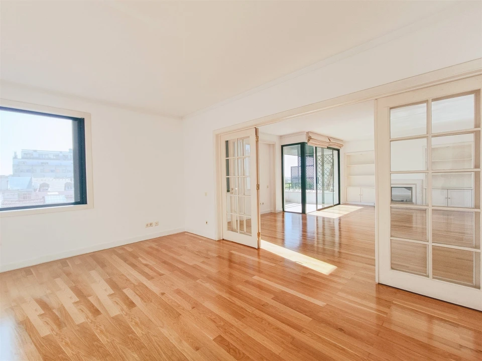 Apartamento T3 para Arrendamento em Santo António Foto 16