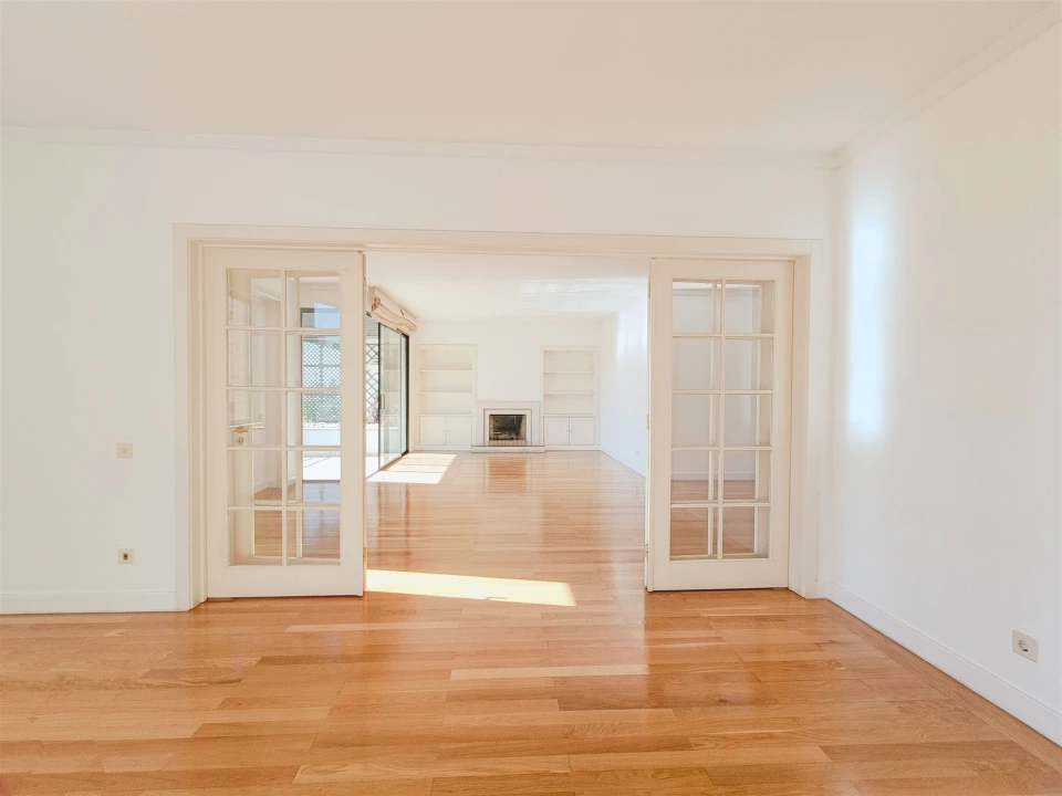 Apartamento T3 para Arrendamento em Santo António Foto 15