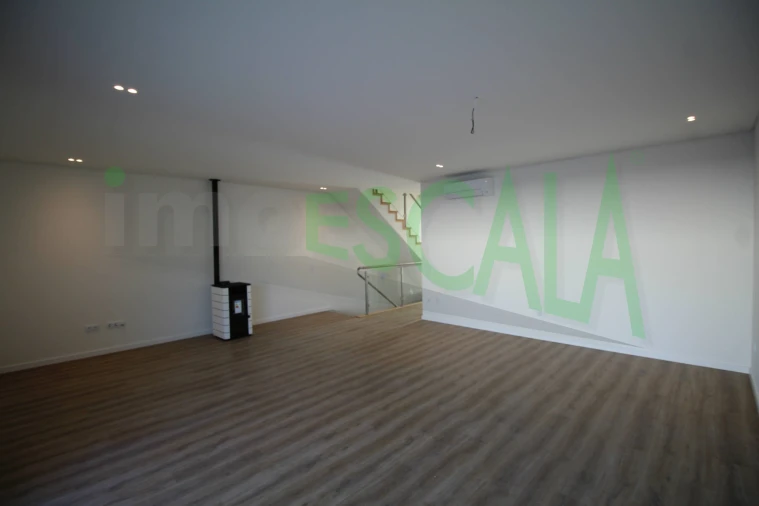 Moradia T3 para Venda em Aveiras de Cima Foto 12