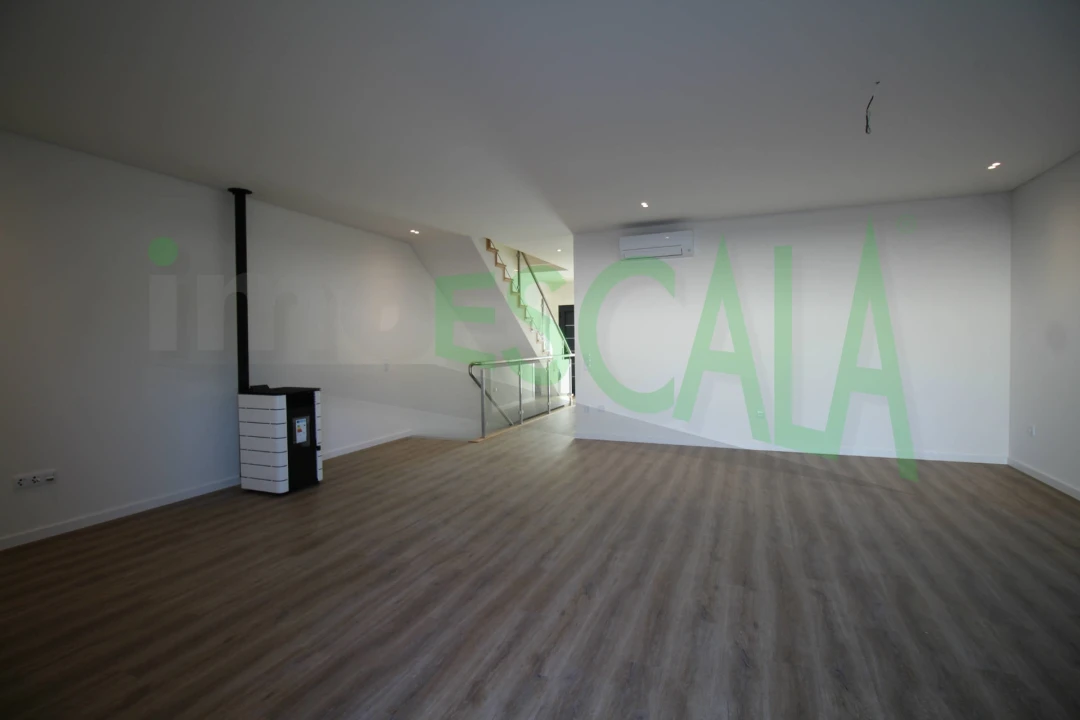 Moradia T3 para Venda em Aveiras de Cima Foto 34