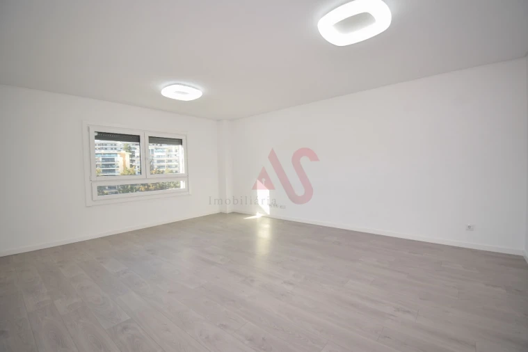 Apartamento T3 para Arrendamento em Odivelas Foto 11