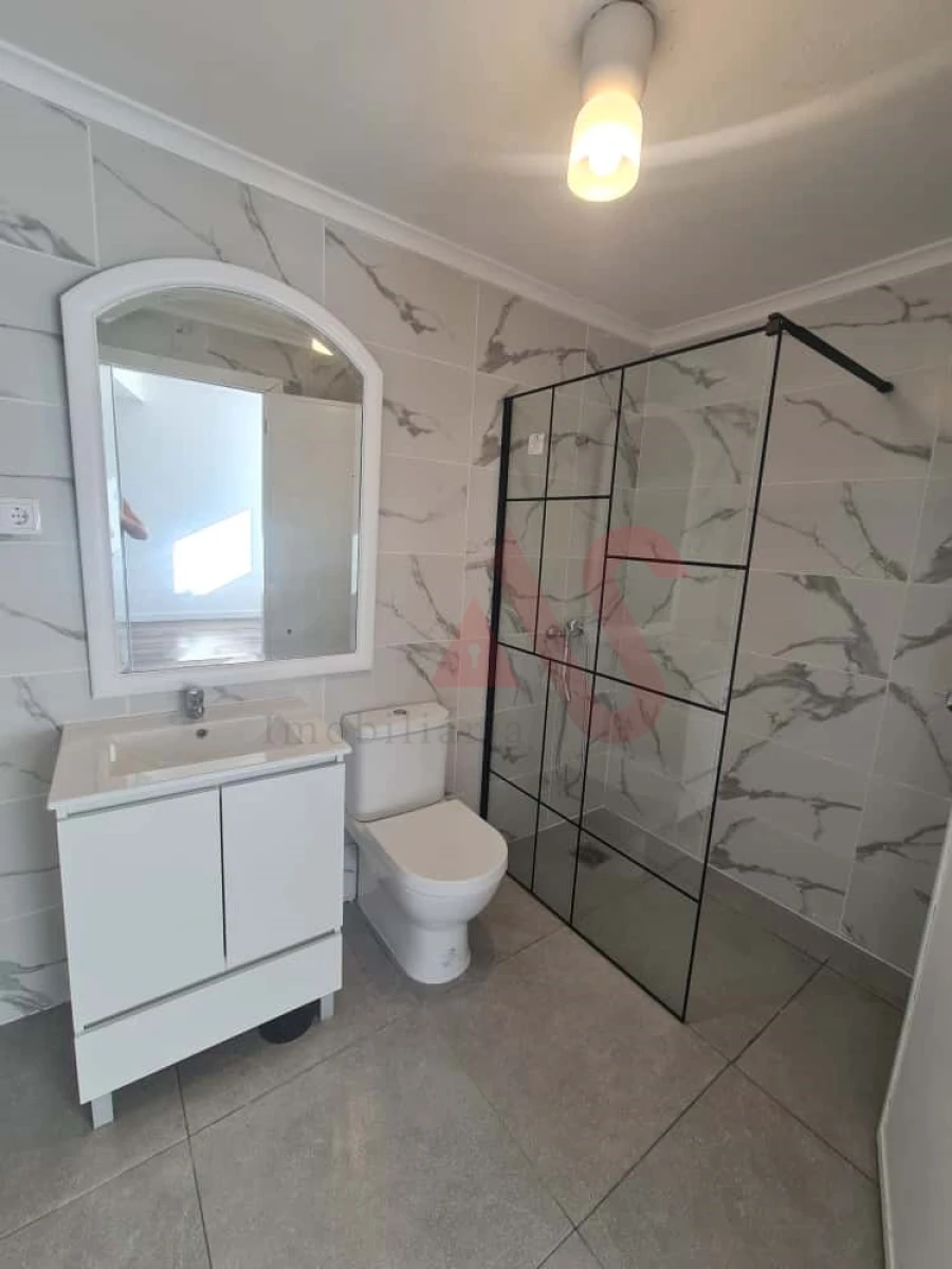 Moradia T6 para Venda em Azurara Foto 9