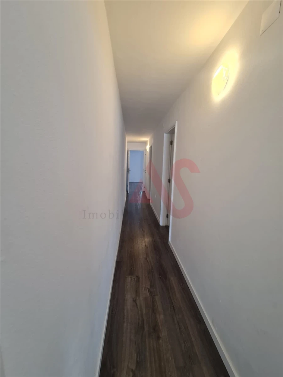 Moradia T6 para Venda em Azurara Foto 4