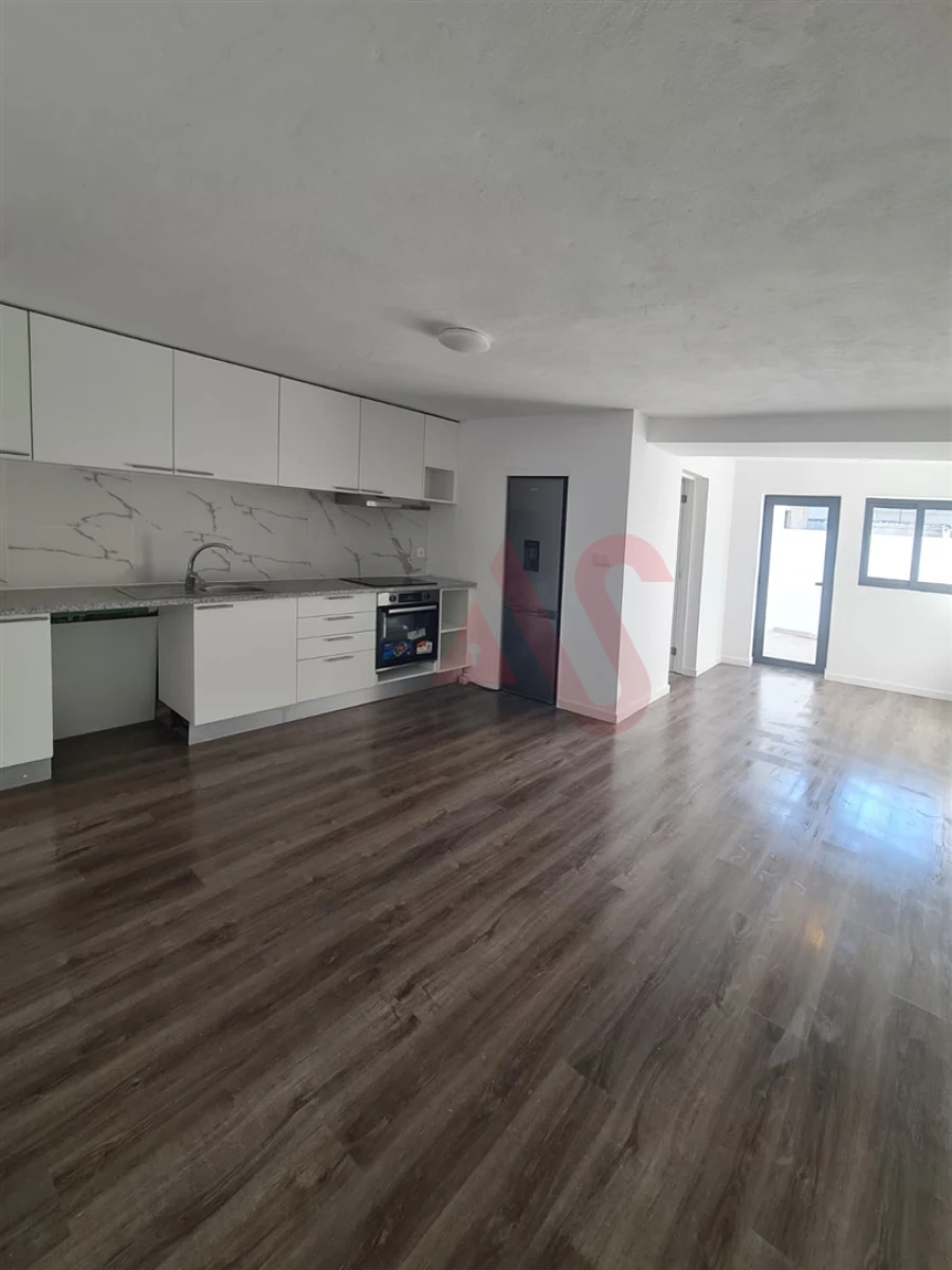 Moradia T6 para Venda em Azurara Foto 2