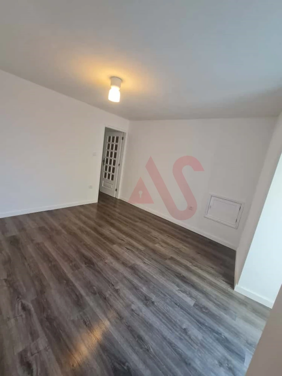 Moradia T6 para Venda em Azurara Foto 8