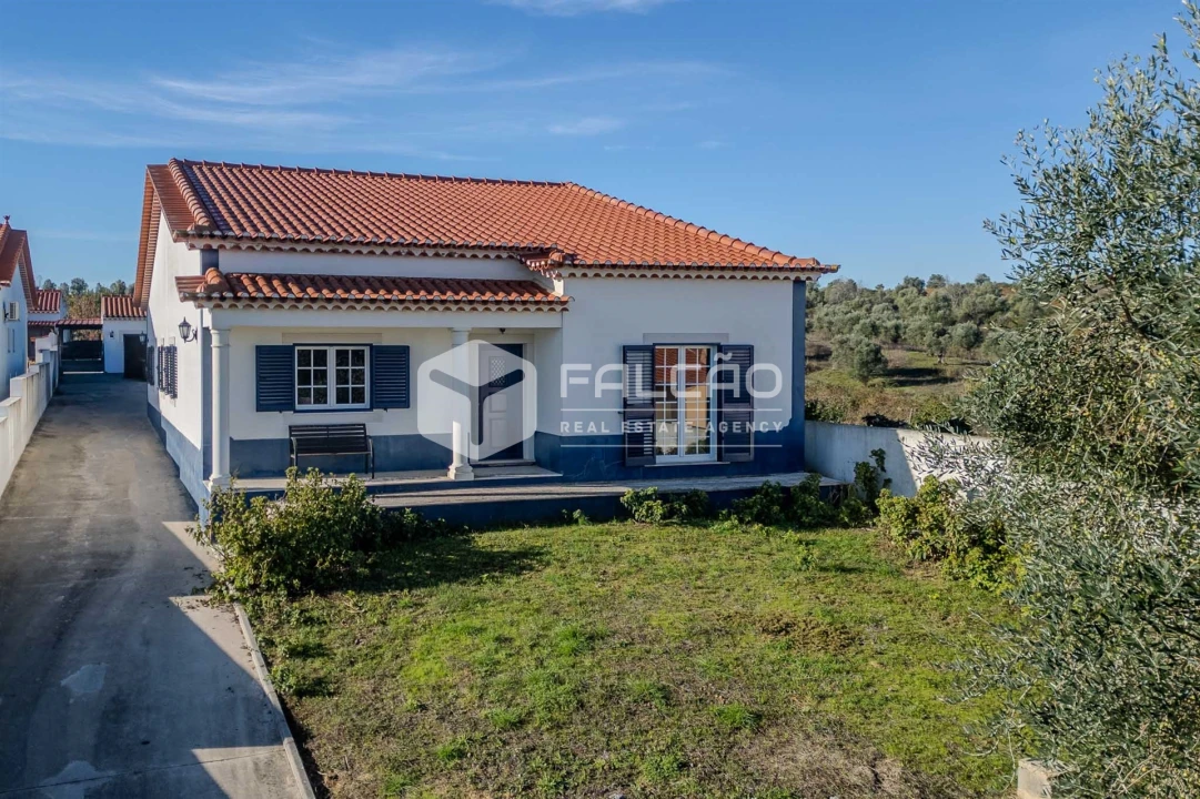 Moradia T3 para Venda em Achete, Azoia de Baixo e Póvoa de Santarém Foto 1