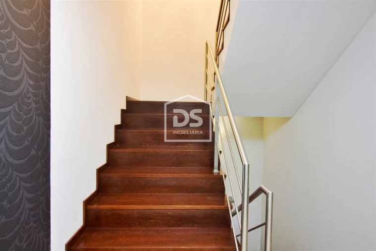 Moradia T3 para Venda em Aveleda Foto 21