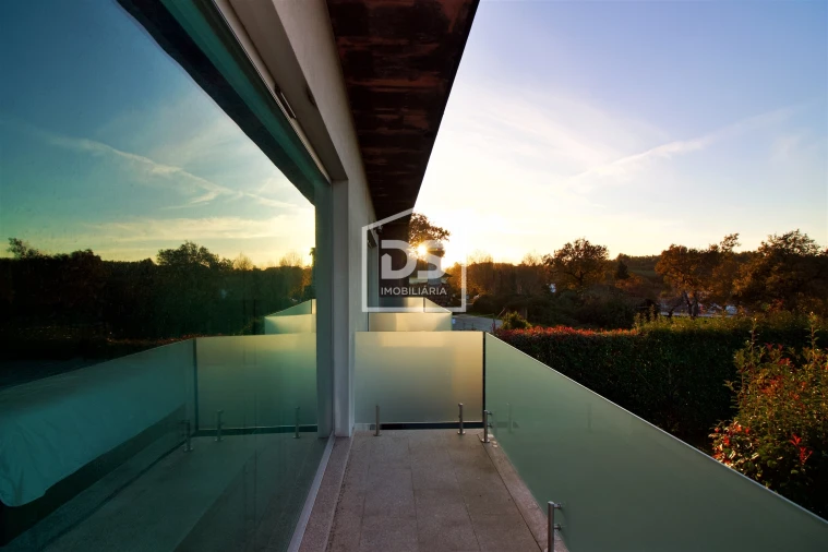 Moradia T3 para Venda em Aveleda Foto 34