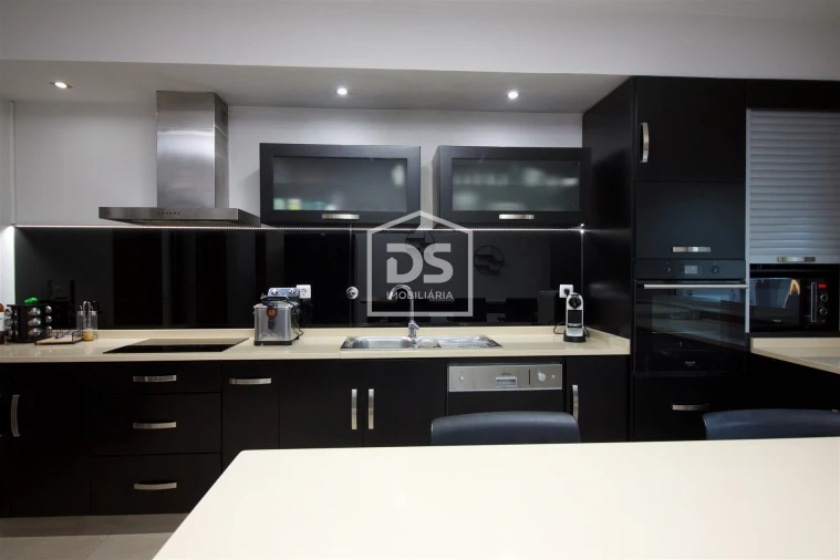 Moradia T3 para Venda em Aveleda Foto 5