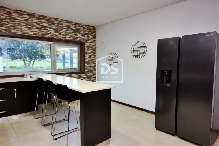 Moradia T3 para Venda em Aveleda Foto 9