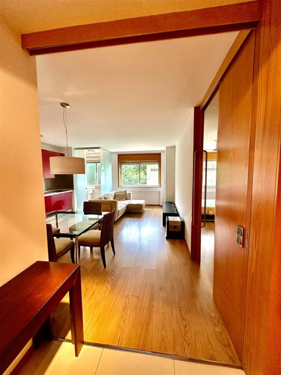Apartamento T1 para Arrendamento em Aldoar, Foz do Douro e Nevogilde