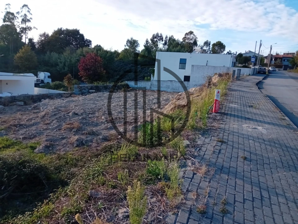 Terreno para Venda em Joane Foto 1