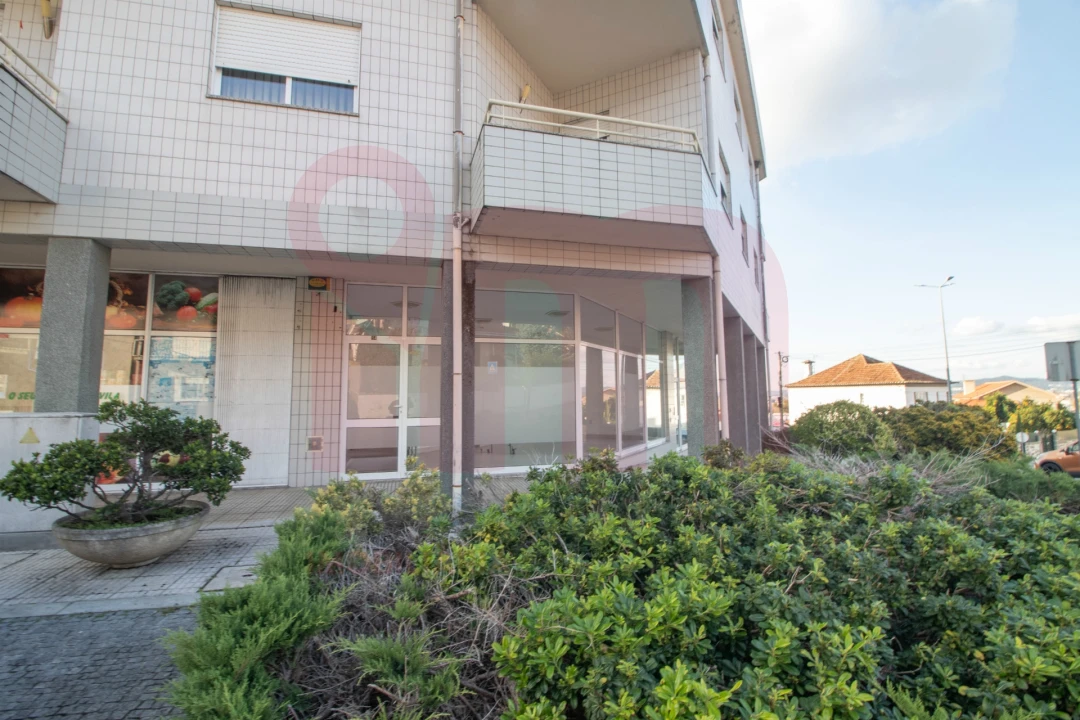 Loja para Venda em São Tomé de Negrelos Foto 14