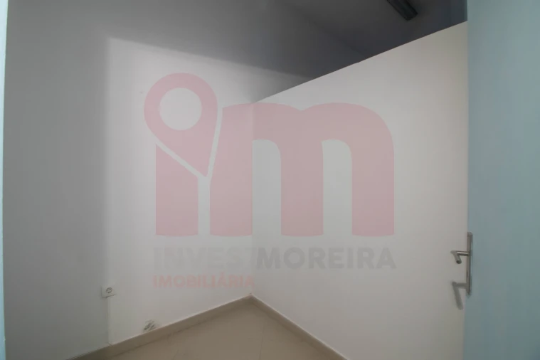 Loja para Venda em São Tomé de Negrelos Foto 11