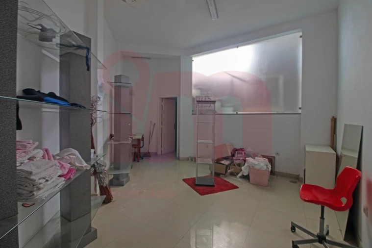 Loja para Venda em São Tomé de Negrelos Foto 13