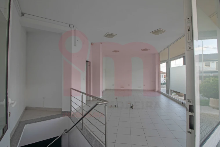 Loja para Venda em São Tomé de Negrelos Foto 2