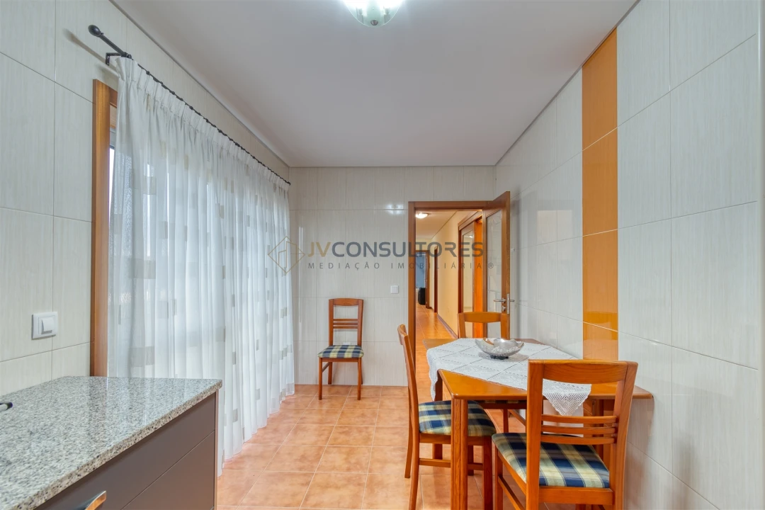 Moradia T4 para Venda em Salreu Foto 4