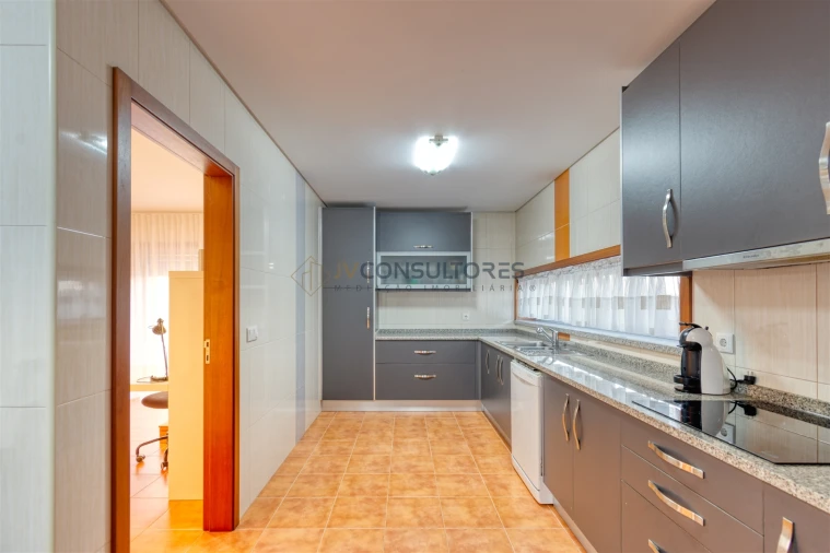 Moradia T4 para Venda em Salreu Foto 3