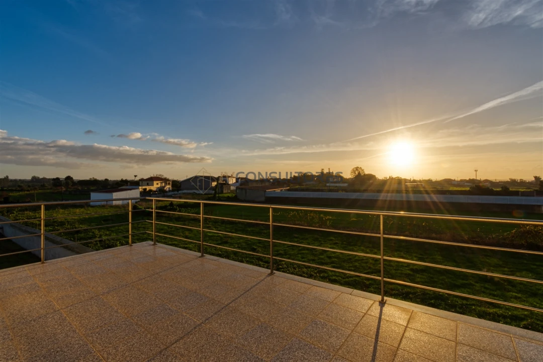 Moradia T4 para Venda em Salreu Foto 1